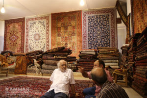 Miguel Littin visited Isfahan on his travel to Iran - bying Iranian carpet - Photo: Mohsen Eslamzade